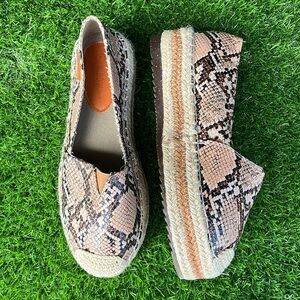 WILD DIVA LOUNGE Tan & Black Snakeskin Print Women’s Espadrilles size 6.5